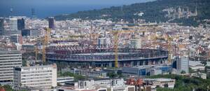 Částečně zrekonstruovaný stadion Camp Nou v Barceloně Částečně zrekonstruovaný stadion Camp Nou v Barceloně