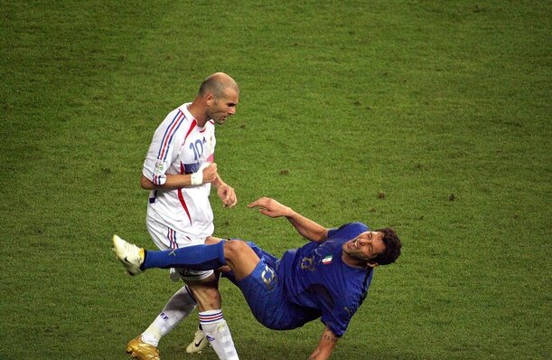 Zinédine Zidane a Marco Materazzi ve finále MS 2006