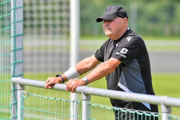Trenér Miroslav Koubek na tréninku Viktorie Plzeň, červen 2025
