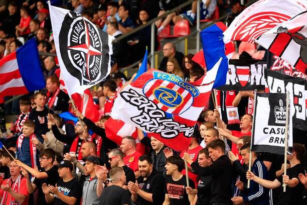 Fanoušci podporují Zbrojovku Brno i v nelehkém období
