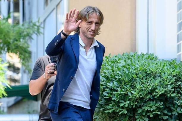 Luka Modrić se v pondělí oficiálně stal hráčem AC Milán