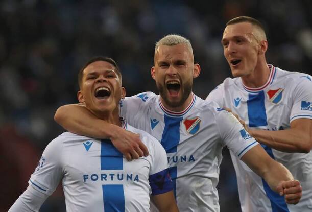 Zleva hráči Baníku Ewerton, Erik Prekop a Jiří Boula