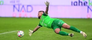 Brankář Hradce Králové Adam Zadražil