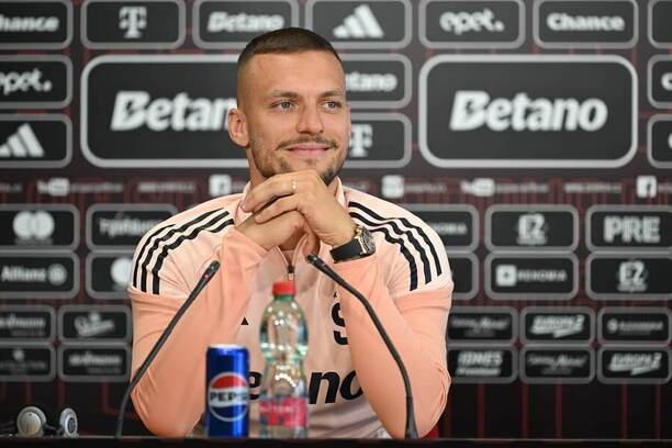 Nový kapitán Sparty Lukáš Haraslín na předsezonní tiskové konferenci