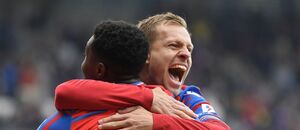 Rafiu Durosinmi a Matěj Vydra slaví gól proti Jablonci, 5. kolo nadstavby Chance Ligy 2024–25