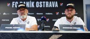 Pavel Hapal a Dominik Holec odpovídají na dotazy novinářů, předzápasová tisková konference Baník vs. Legia