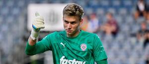 Gólman Zbrojovky Adam Hrdina v nové sezoně ještě neinkasoval