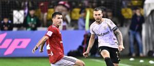 Lev Skvortsov a Lukáš Haraslín během utkání Aktobe se Spartou