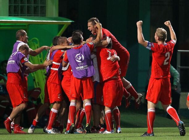 Česká reprezentace do 19 let se raduje z gólu na Euru 2011