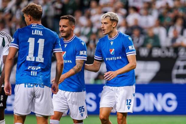 Hráči Baníku při duelu na půdě Legie