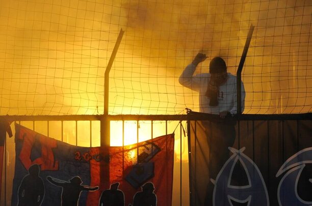 Sledujte utkání Viktorie Plzeň se Slováckem dnes 9. 8. 2025, na fotce skalní fanoušek Plzně
