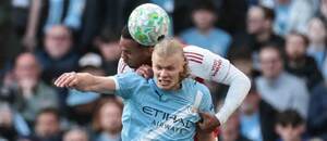Erling Haaland v souboji s Gabrielem