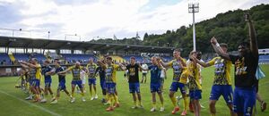 Fotbalisté Zlína během děkovačky po výhře nad Mladou Boleslaví Fotbalisté Zlína během děkovačky po výhře nad Mladou Boleslaví