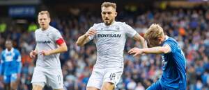 Třetí předkolo Ligy mistrů: Na snímku zleva Matěj Vydra, Tomáš Ladra a Lyall Cameron Třetí předkolo Ligy mistrů: Na snímku zleva Matěj Vydra, Tomáš Ladra a Lyall Cameron