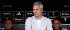 Trenér Olomouce Tomáš Janotka v průběhu utkání 4. kola Chance Ligy proti Spartě Praha