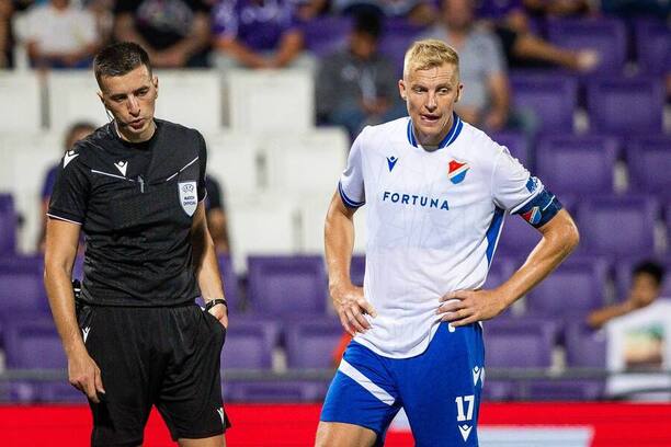 Michal Frydrych z Baníku během 3. předkola Konferenční ligy na hřišti Austrie Vídeň