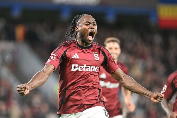 Emmanuel Uchenna se raduje z gólu proti Dukle