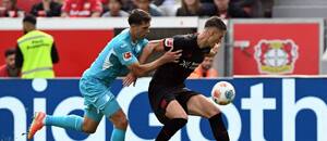 Robin Hranáč a Patrik Schick v souboji o míč Robin Hranáč a Patrik Schick v souboji o míč