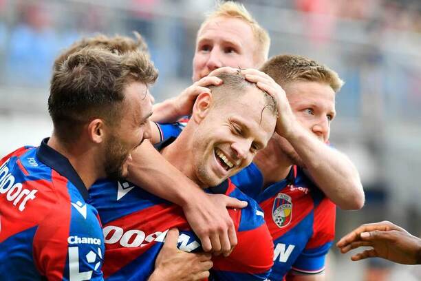 Hráči Viktorie Plzeň slaví branku
