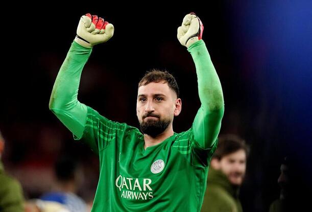 Gólman Gianluigi Donnarumma mění adresu