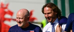 Ivan Hašek s Pavlem Nedvědem mohou hýřit po výhře v Podgorici dobrou náladou Ivan Hašek s Pavlem Nedvědem mohou hýřit po výhře v Podgorici dobrou náladou