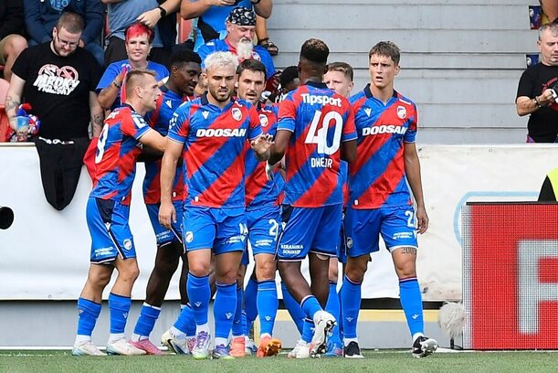 Fotbalisté Viktorie Plzeň během zápasu s Olomoucí