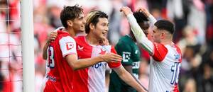 Slavia slaví branku proti Karviné Slavia slaví branku proti Karviné