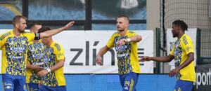 Fotbalisté Zlína slaví branku Fotbalisté Zlína slaví branku