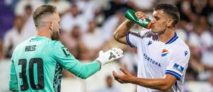 Na snímku brankář Baníku Dominik Holec a obránce Matěj Chaluš