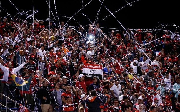 Sledujte živě zápasy Copy Libertadores, na obrázku fanoušci Flamenga v zápase proti Universidad Católica