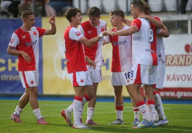Slavia B se raduje z branky v Jihlavě