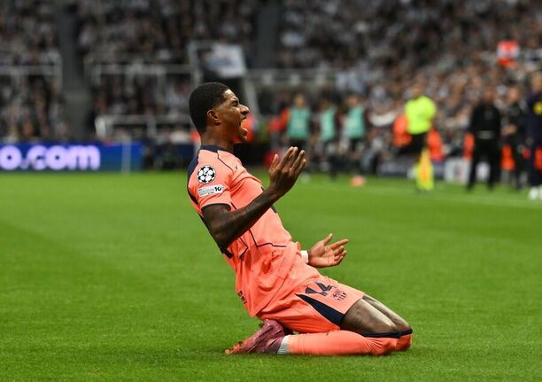 Marcus Rashford slaví gól proti Newcastlu