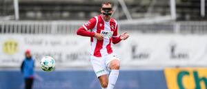 Josef Divíšek nastupuje kvůli zranění hlavy z úvodu sezony v masce