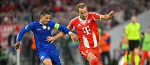 Enzo Fernández a Harry Kane během utkání Bayernu s Chelsea