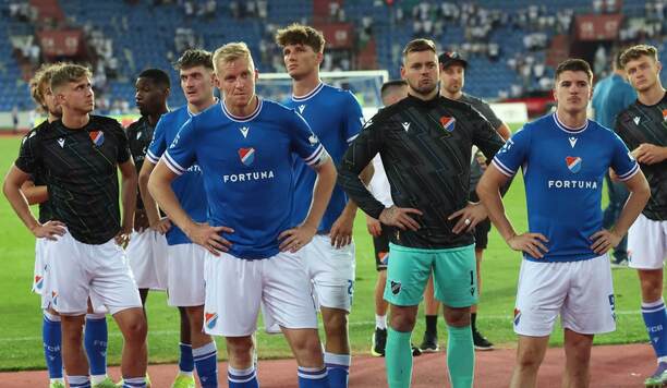 Fotbalisté Baníku před kotlem svých fanoušků
