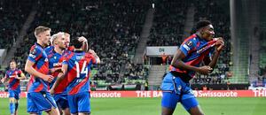 Hráči Viktorie Plzeň slaví branku v Evropské lize 2025–26