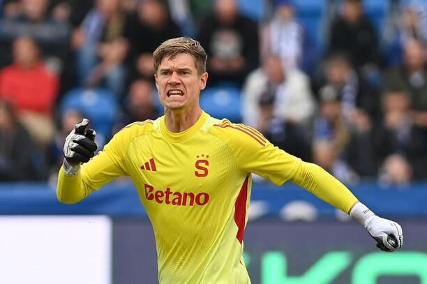 Brankář Sparty Peter Vindahl během zápasu proti Baníku
