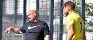 Roman Nádvorník diriguje své svěřence v přípravném utkání