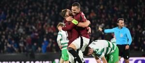 Jan Kuchta a Lukáš Haraslín slaví gól proti Shamrocku