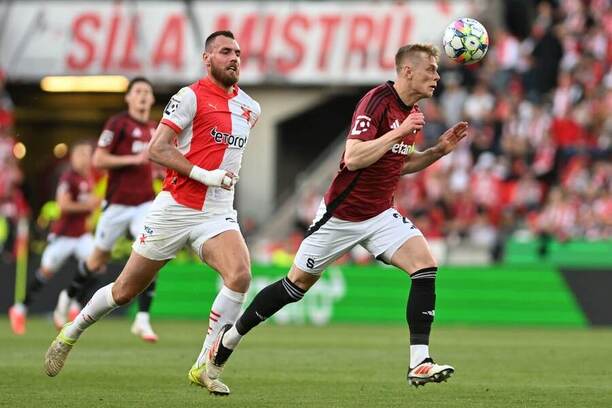 Tomáš Chorý ze Slavie a Filip Panák ze Sparty, květen 2025