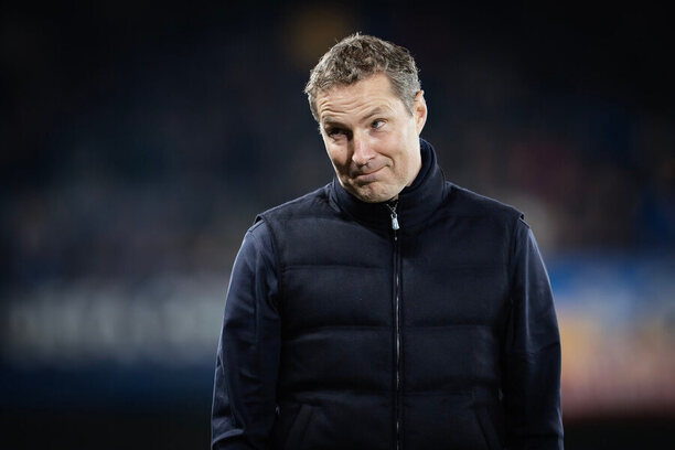 Trenér Brian Priske během zápasu Sparty se Shamrockem