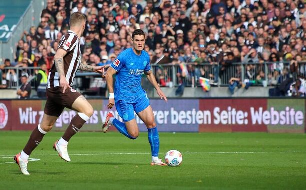 Český útočník Patrick Schick v dresu Leverkusenu