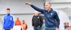Trenér Martin Hyský během zápasu 6. kola Chance Ligy proti Plzni Trenér Martin Hyský během zápasu 6. kola Chance Ligy proti Plzni