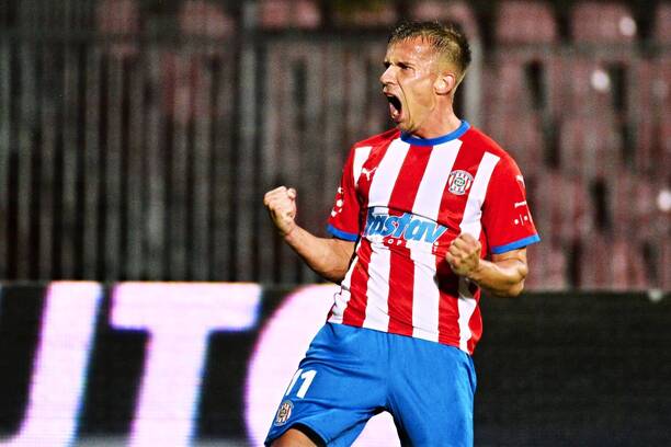Martin Rymarenko ze Zbrojovky se raduje z gólu proti Teplicím ve 3. kole MOL Cupu