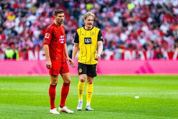 Leon Goretzka z Bayernu a Julian Brandt z Dortmundu