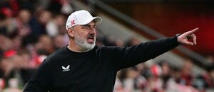 Jindřich Trpišovský udílí rady při utkání se Zlínem