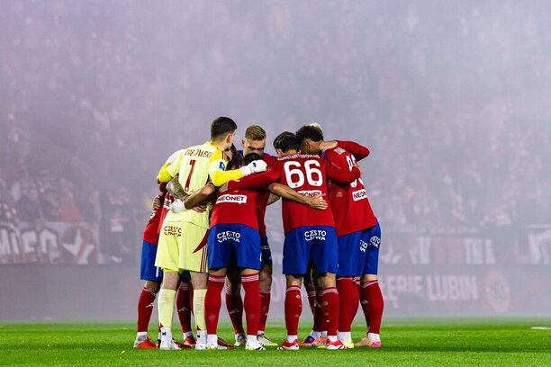 Hráči Rakówa před zápasem s Cracovií