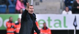 Trenér Sparty Brian Priske během utkání se Slováckem