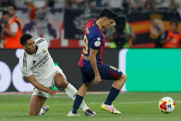 Jude Bellingham z Realu Madrid a Pedri z Barcelony Jude Bellingham z Realu Madrid a Pedri z Barcelony