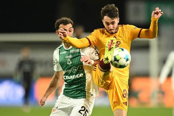 Zleva Sebastian Nebyla z Jablonce a Michal Černák z Dukly v nedávném ligovém duelu Zleva Sebastian Nebyla z Jablonce a Michal Černák z Dukly v nedávném ligovém duelu